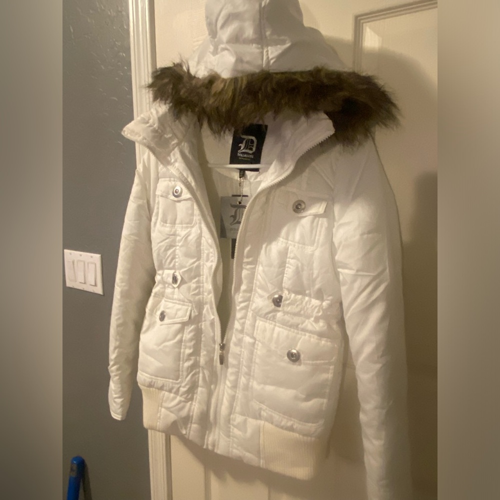 Brand new Dollhouse White Faux Fur Puffer Coat size: small